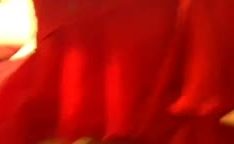 Gostosa de lingeire vermelha mostrando a buceta na webcam