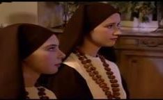 Duas freiras novinhas fodidas por um padre