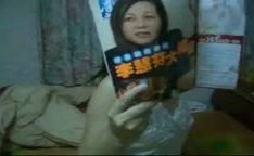 Minha namorada chinesa exibindo sua buceta peluda