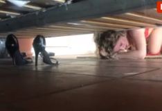 Vídeo putaria madrasta presa de baixo da cama